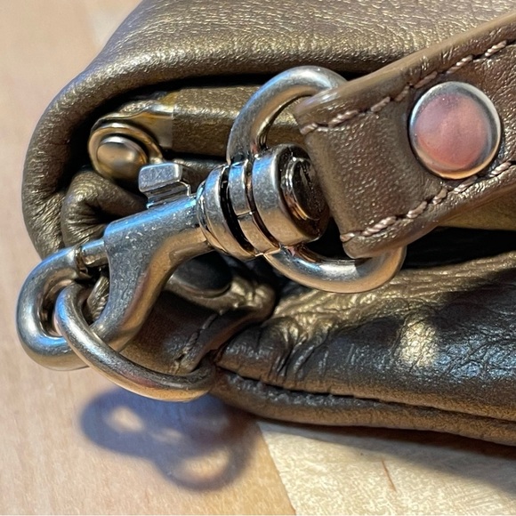 HOBO copper color leather fold in wristlet with kiss lock main closure - Picture 12 of 12